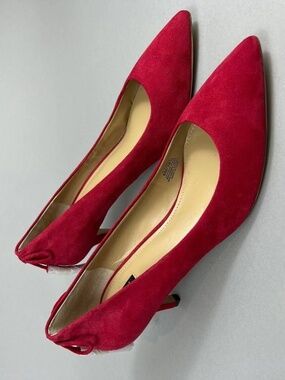 G.I.L.I. Women's Red Suede Mid-Heel Pumps with Tassels at back